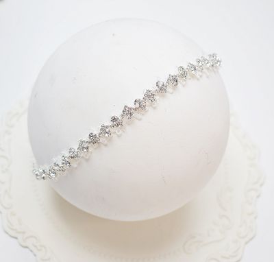 Ozdobna aplikacja z kryształków, srebro mniejsza