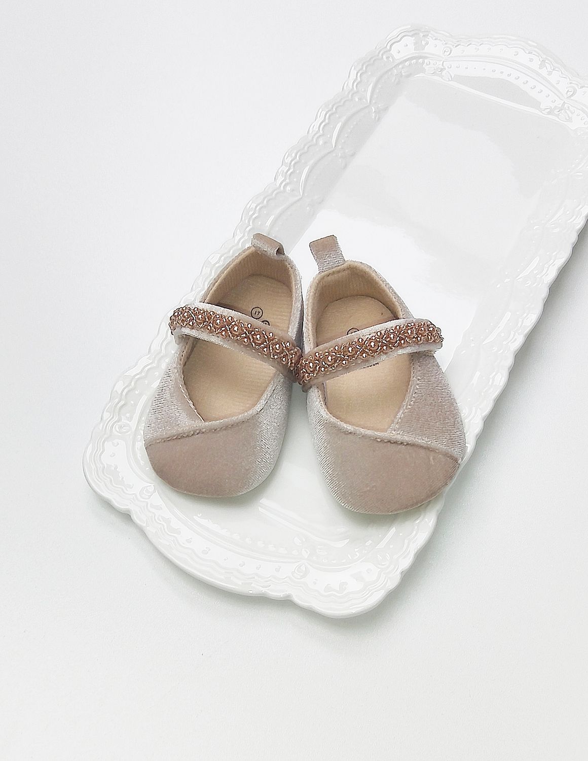 Buciki do Chrztu beżowe z perełkową aplikacją 0-6 miesięcy