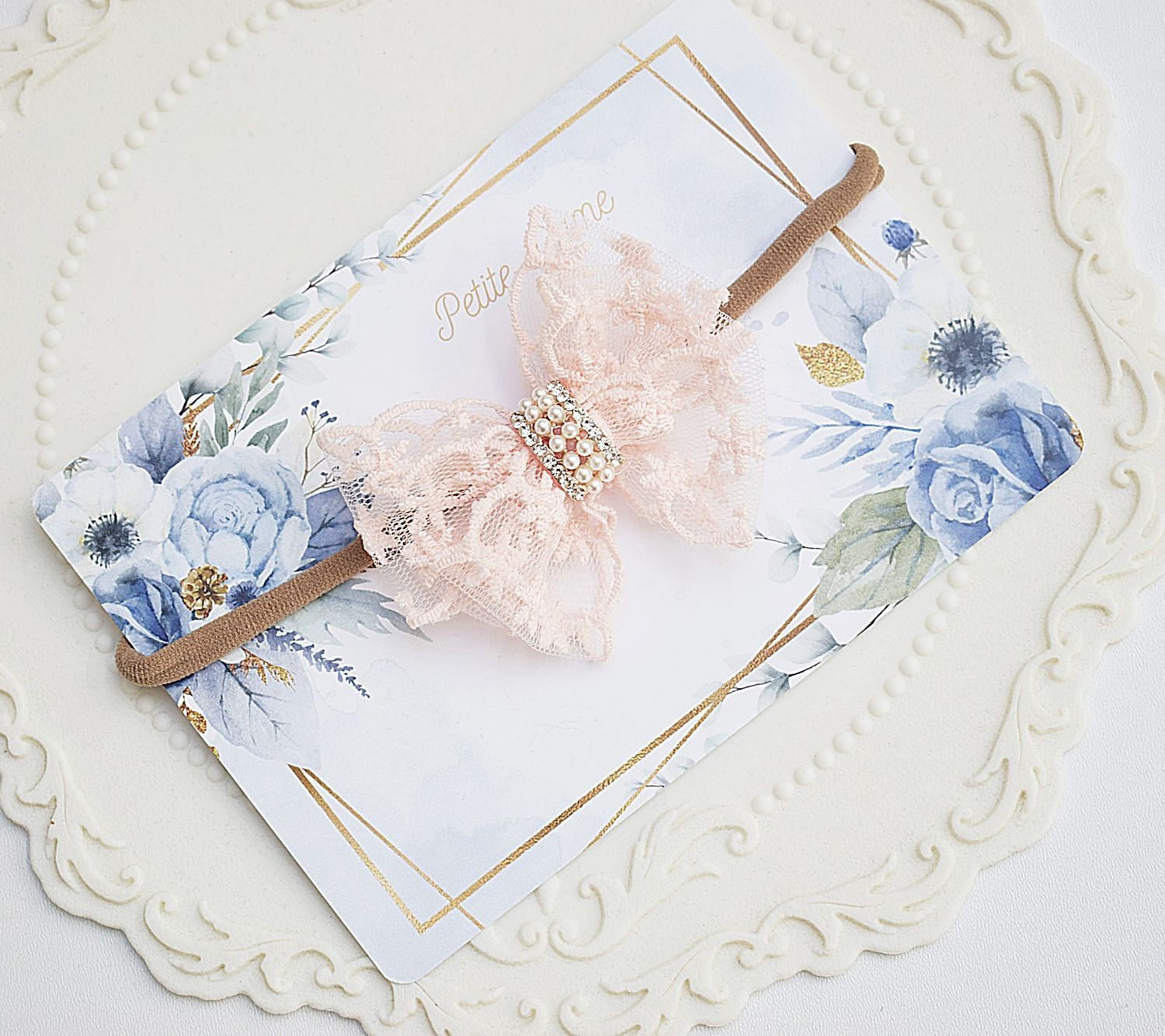 Kokarda pudrowa z cyrkonią ozdobną, opaska/spinka