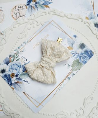 Kokarda Laura kremowa ażurowa opaska /spinka do wyboru