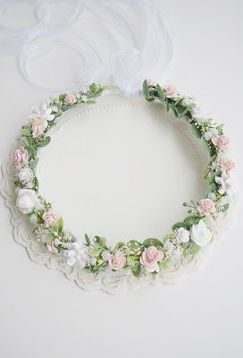 Wianek komunijny Białe róże, zieleń, drobne kwiaty