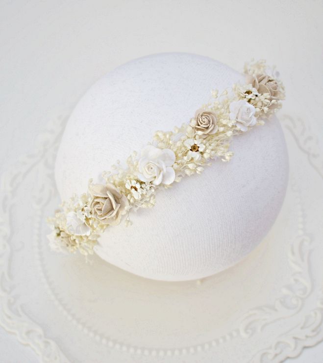 Wianuszek boho z perełkami pudrowy róż, biel