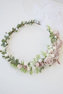 Wianek komunijny asymetryczny z eukaliptusem beżowy róż, pudrowy róż, zieleń