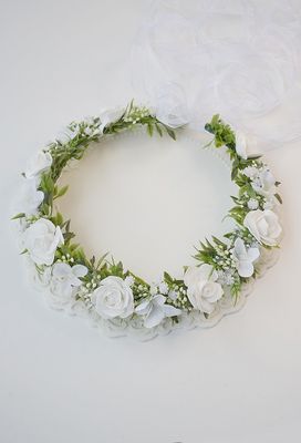 Wianek komunijny Białe róże, gipsówka.