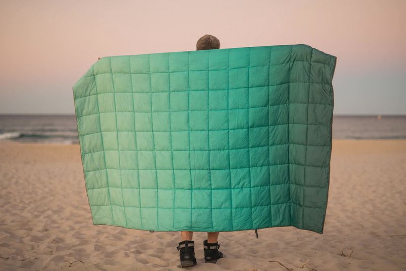 Sustainable Down Puffy Blanket - horizon green