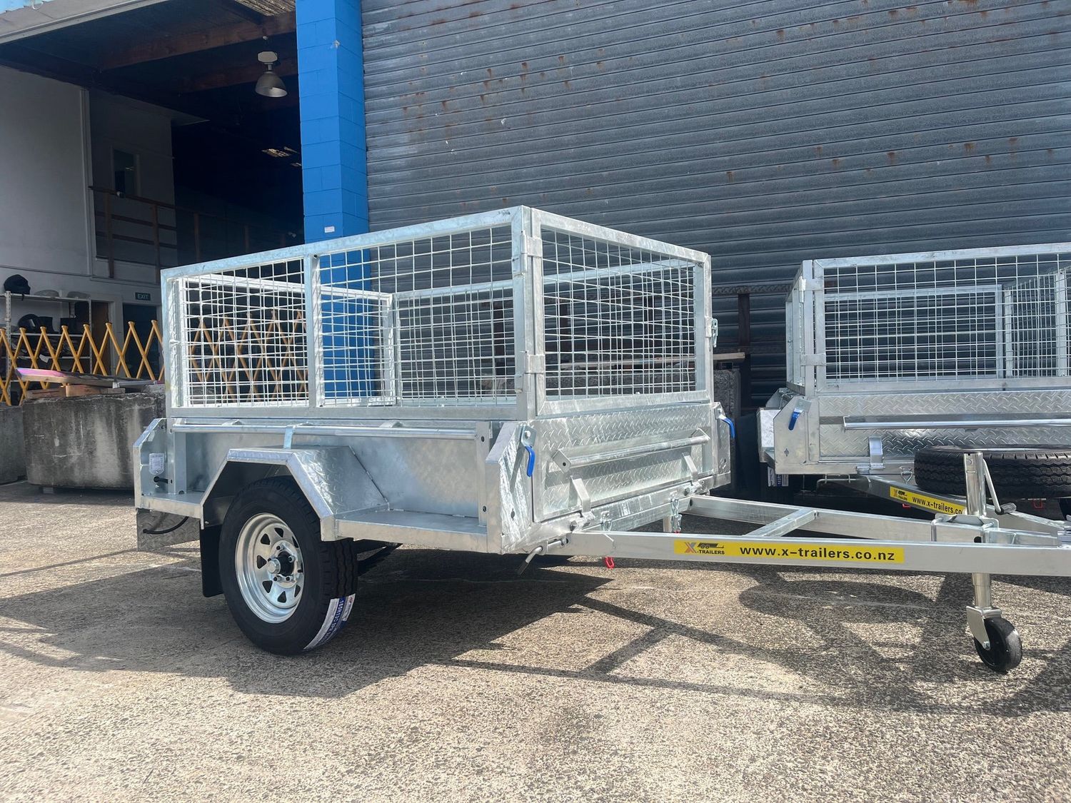 6 x 4 Single Axle Heavy Duty Tilt Trailer (1,000kg)