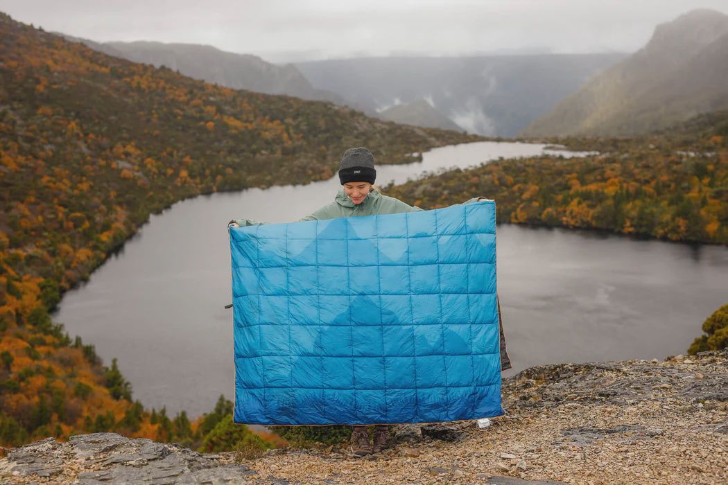 Sustainable Down Puffy Blanket - mountain blue