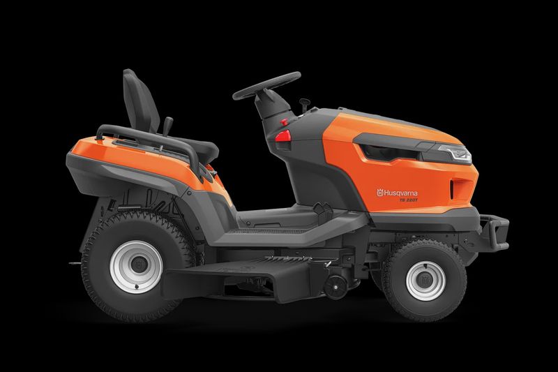 Husqvarna TS220TD Lawn Tractor - 42" (108cm) Pressed + Diff Lock