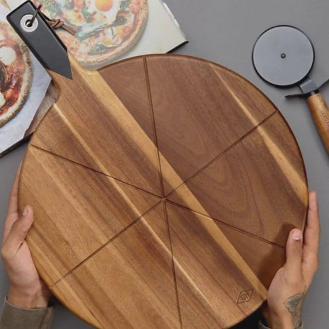 PIZZA CUTTER &amp; SERVING BOARD