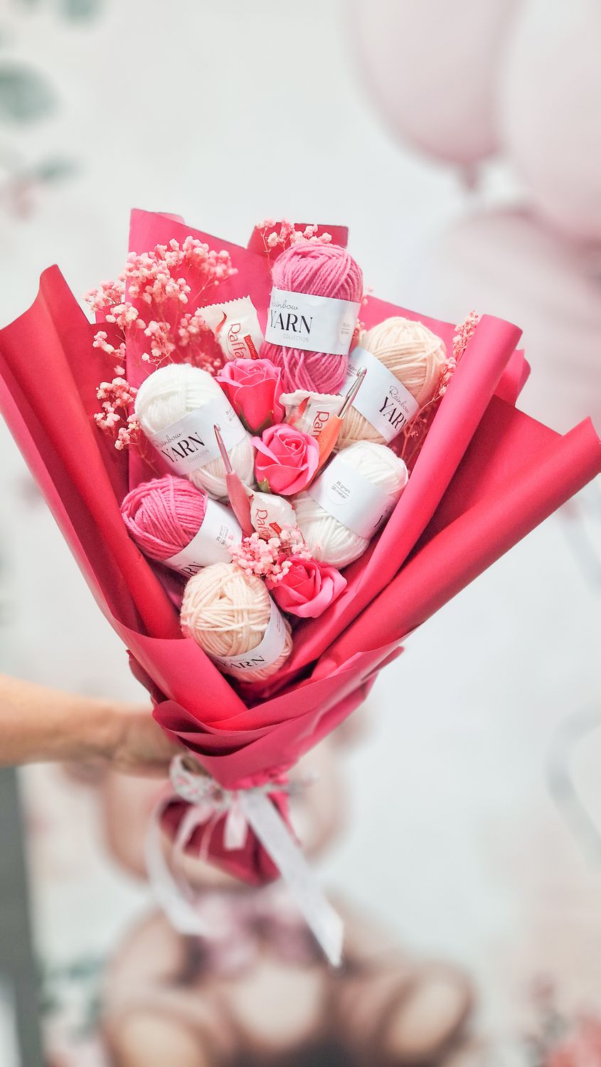 Bukiet z włóczki z szydełkami, Rafaello, Dzień Babci