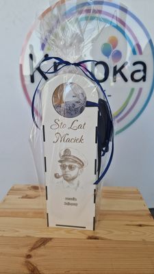 Drewniany box na butelkę z personalizowanym grawerem