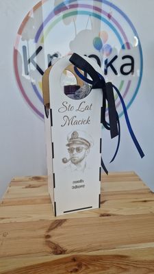 Drewniany box na butelkę z personalizowanym grawerem