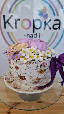 Ceramiczna doniczka z kwiatami mydlanymi