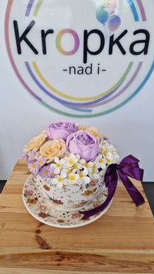 Ceramiczna doniczka z kwiatami mydlanymi