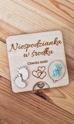 Drewniana kartka z niespodzianką – ogłoszenie ciąży z miejscem na zdjęcie USG