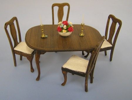 1/24th Dining Room Table and Four Chairs ala730