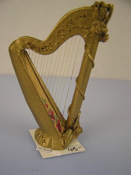 1/24th Gold Handpainted Harp MC00658