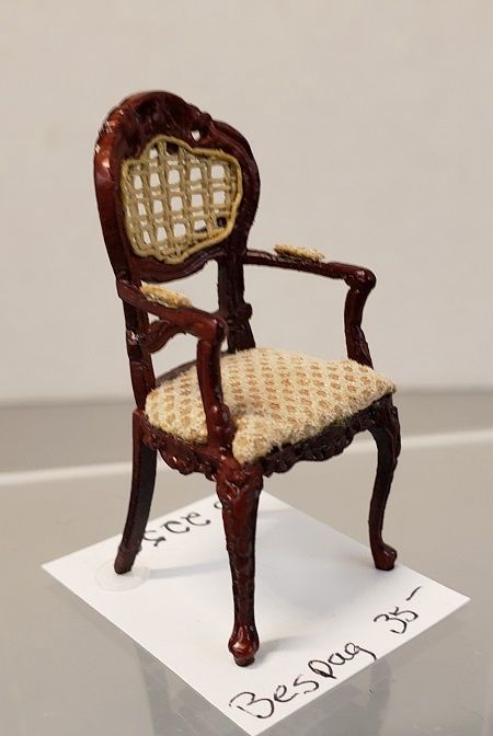 1/24th Mahogany Chair with Light Brown Fabric S2250