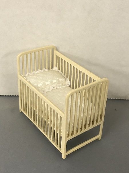 1/24th Off-White Baby Crib MC00364