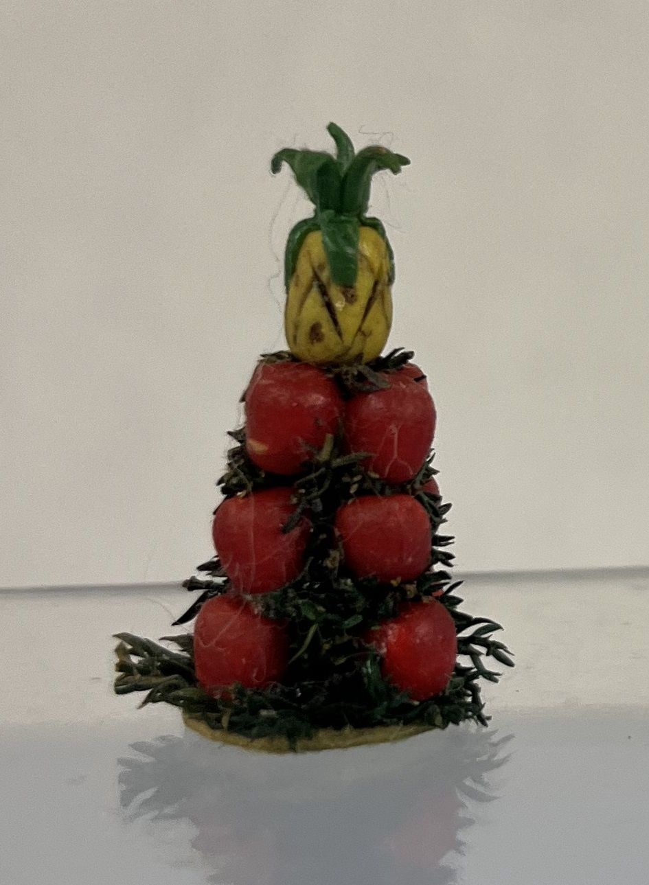 1/24th Pineapple Centerpiece mc03573