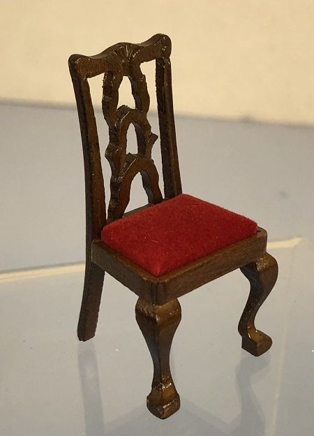 1/24th Scale Red Velvet Seat Chair MC05200