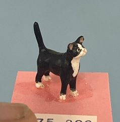 1/24th Standing Black and White Cat 275299