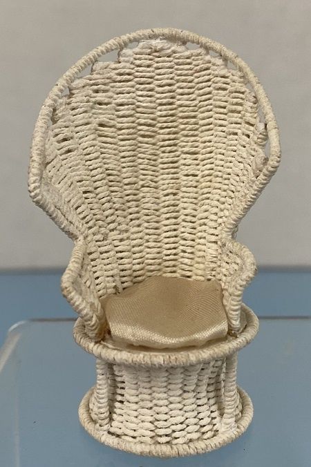 1/24th White Wicker Chair ALA917