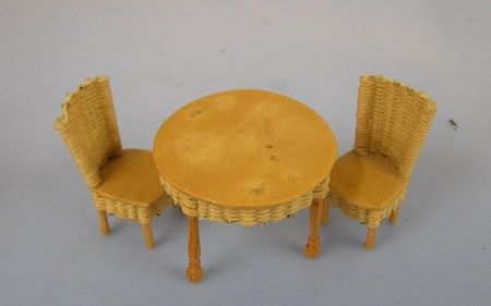 1/24th Wicker Table and Two Chairs ala442