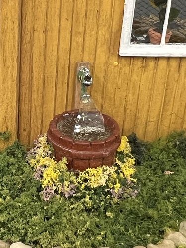 1/48" Scale Sunflower Sue Watering Can Fountain sfs008