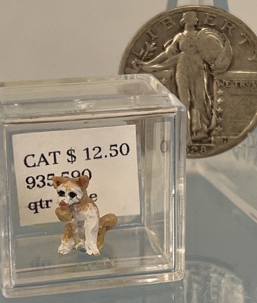 1/48th Cat Licking Its Paw 935-590