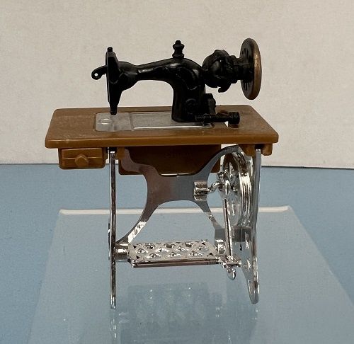 1/24th Acme Miniature Sewing Machine Refrigerator Magnet Collectible ala1110
