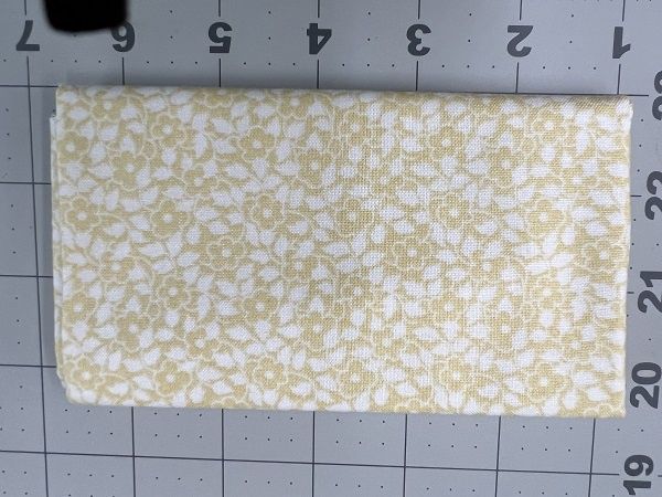 18 X 21 White Leaves on Yellow Background fabric51