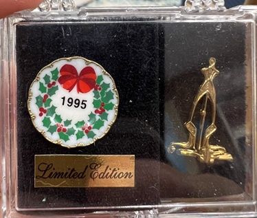 1995 Christmas Plate with plate stand chr1995