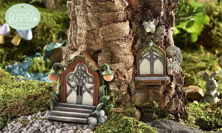 2/Set Mini World Glow-in-the-Dark Door &amp; Window Accessory gc700371