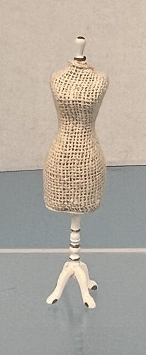 1/24th Dressmakers Mannequin mn411