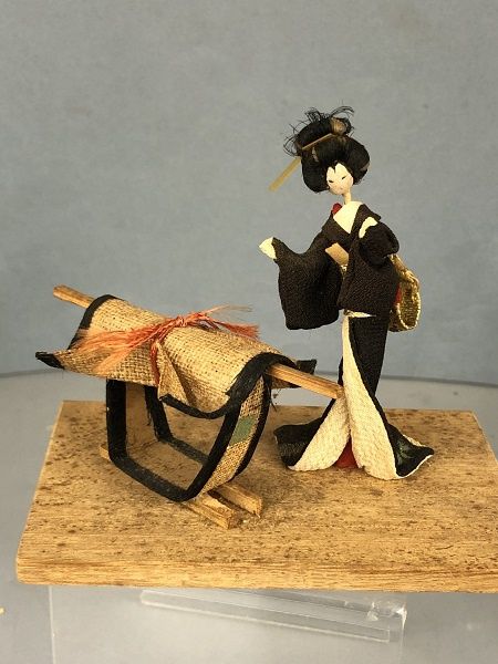 1/24th Oriental Doll mc01680