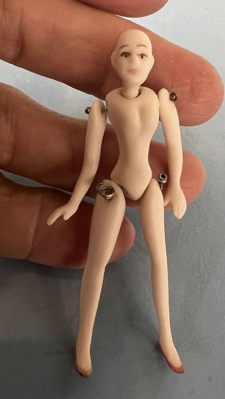 1/24th Ready to Dress Porcelain Doll mc1046x