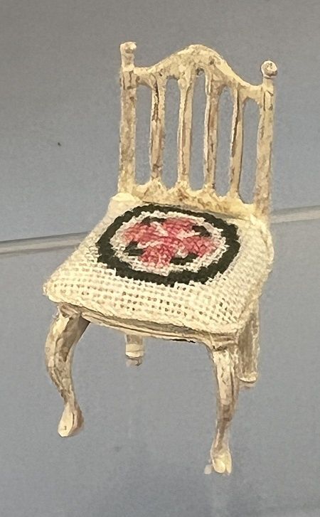 1/24th Scale Beautiful Chair with Petit Point Cushion mc05915