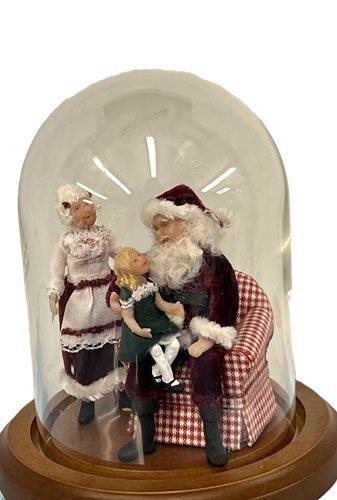1/24th Scale Mr. and Mrs. Santa and Child mc300x