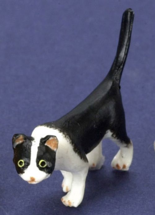 1/24th Standing Cat Blk/White A2096BW