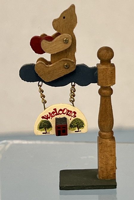 1/24th Welcome Sign with Teddy Bear ala1021