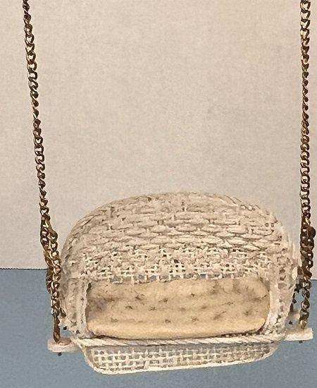 1/24th White Wicker Swinging Chair ala906