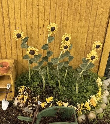 1/48" Scale Sunflower Sue Sunflower Patch sfs009