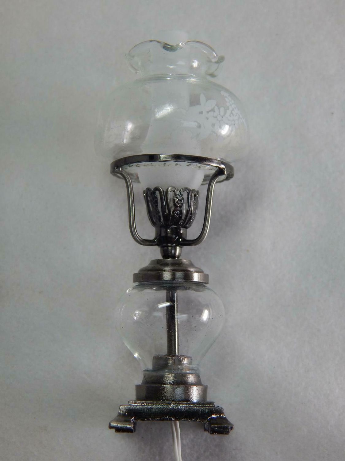 1:12 Scale Oil Lamp YL1026AS