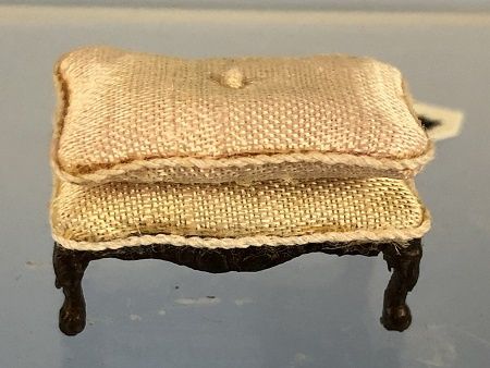 1/24th Ottoman with Double Pink Cushions MC02039