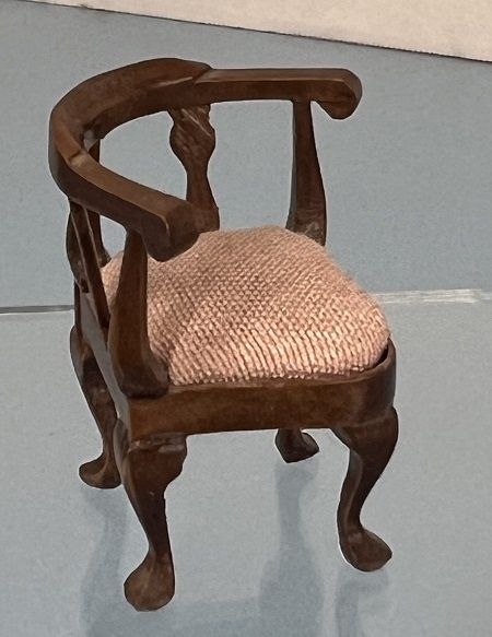 1/24th Walnut Corner Chair mc05614