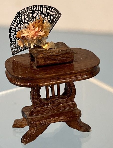 1/24th Walnut Oval Side Table mc05631