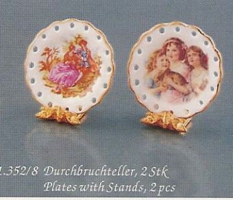 2 Lace Plates w/Stands 1.352/8