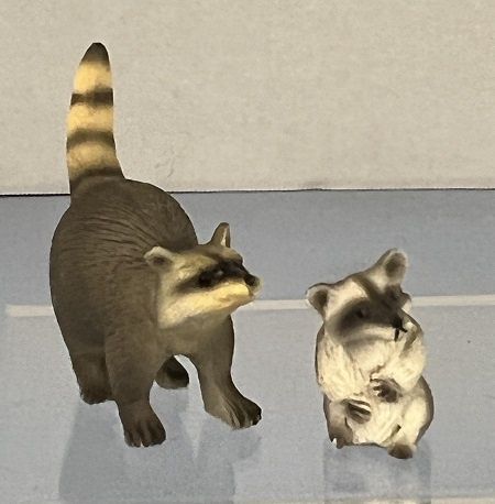 2 Raccoons mc01707
