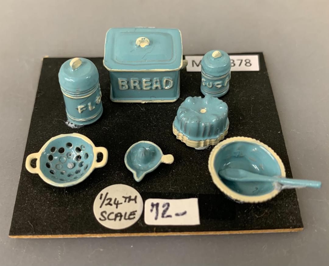 1/24th Light Blue Kitchenware mc03378